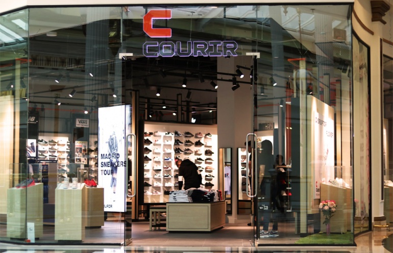 Tienda Courir de zapatillas y ropa urbana.